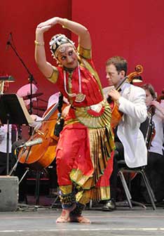 Dancer Manasi Lariviere of Nupur Jhankar with WSO