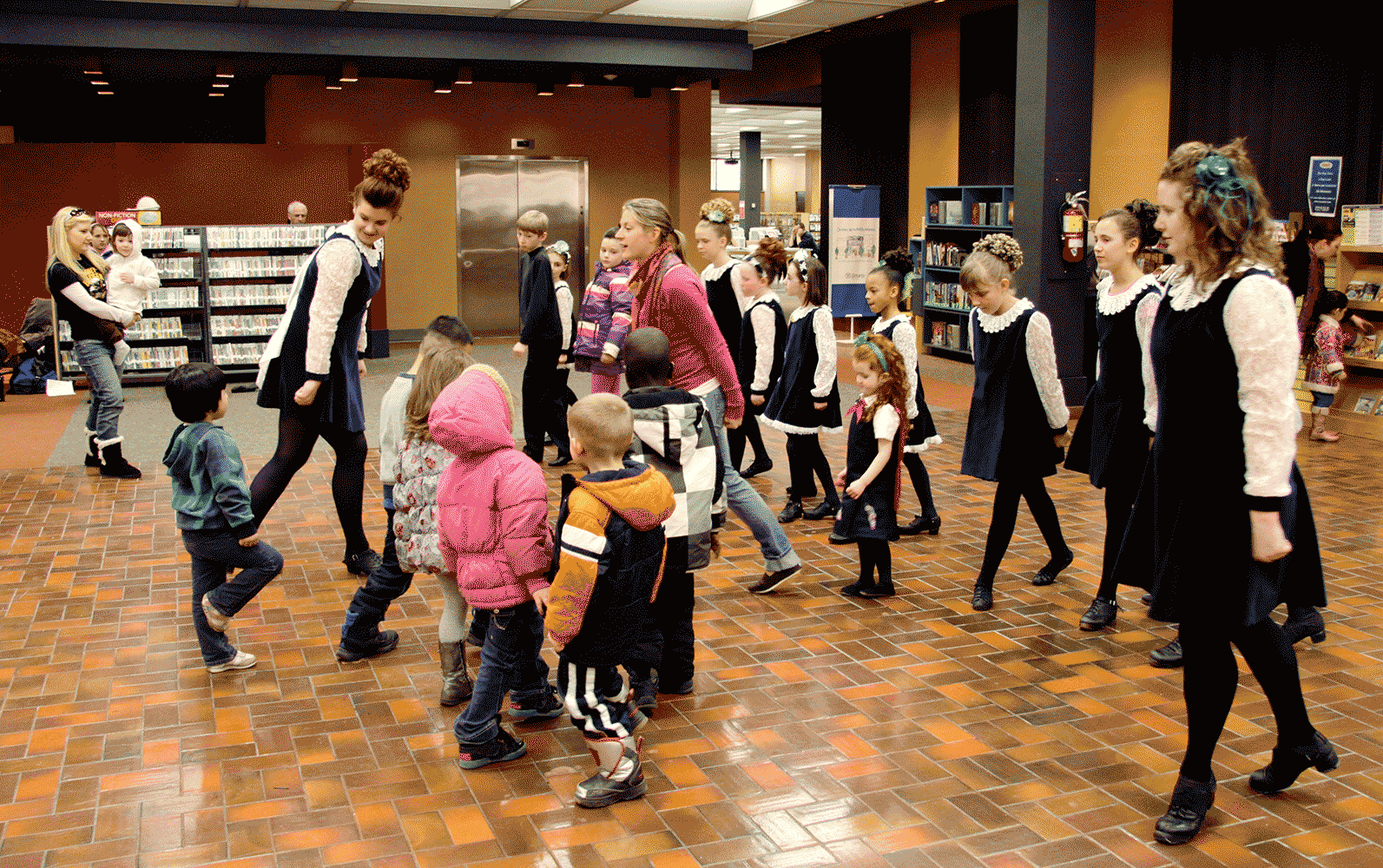 Emerald Isle Celtic Dancers 2013